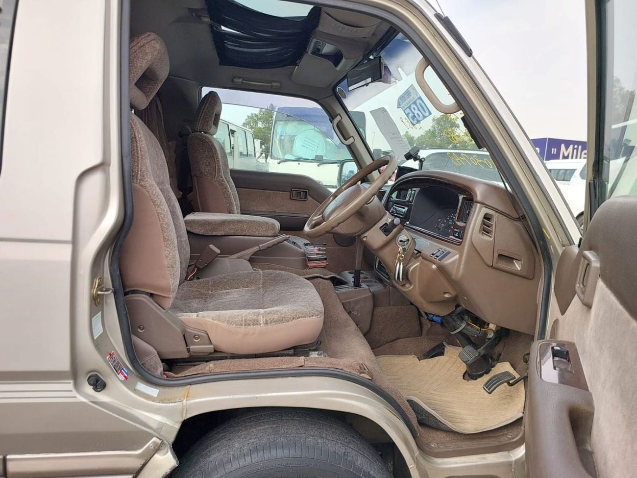 Nissan Caravan (RAMADAN OFFER) NISSAN CARAVAN VAN RHD 1997 MODEL 3.0 L DIESEL AUTOMATIC(PM76083)