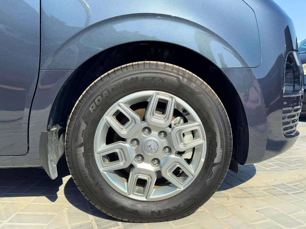 هيونداي ستاريا 3.5L V6  PETROL A/T / PUSH START / BASIC "9" SEATER / 2024 MY