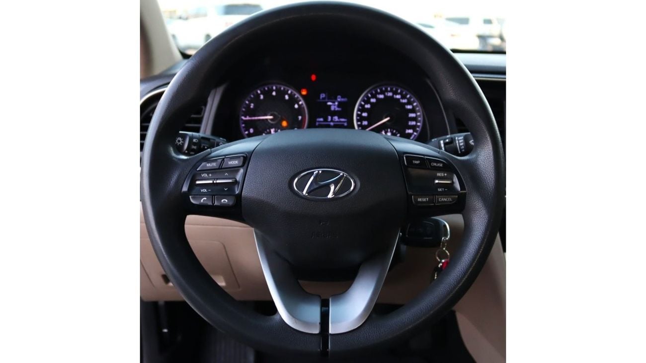 Hyundai Elantra GLS 2019 (GCC ) very good condition without accident