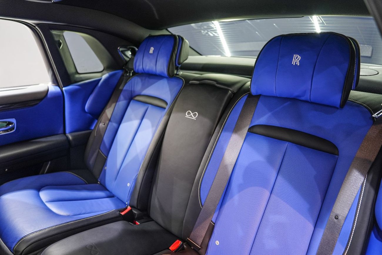 رولز رويس جوست Black Badge, Two-Tone Interior, Rear Entertainment, Dealer Warranty + Service