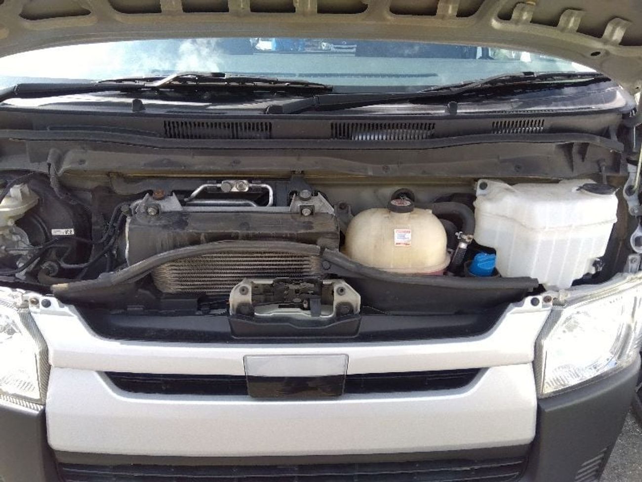 Toyota Hiace 2.8L V4 DIESEL / DVD CAMERA / 3 STR / 2019/LONG DX 4WD/GDH206V