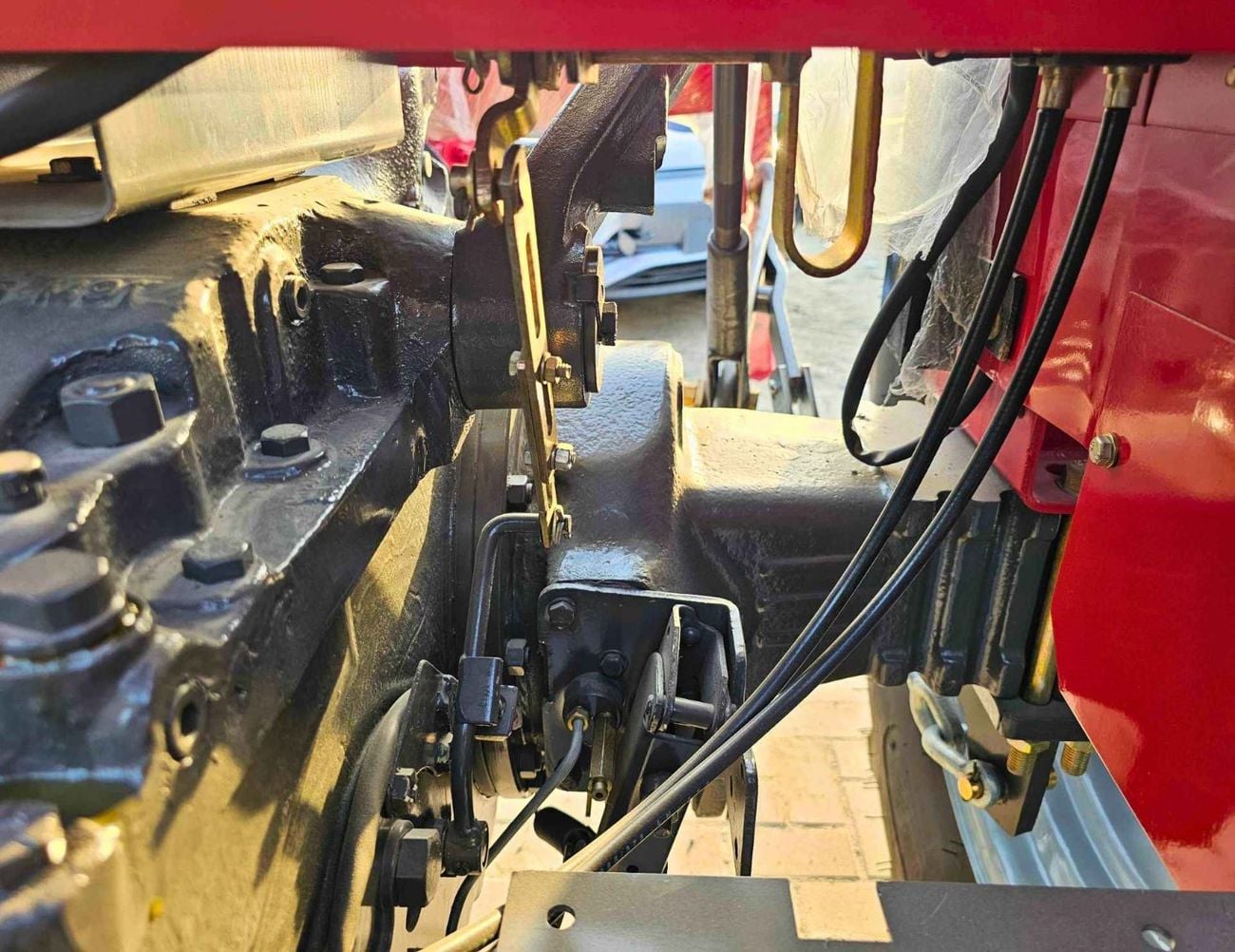Massey Ferguson 385 TRACTOR / DIESEL / M/T / 4WD / DISC PLOUGH & WITH HARROW (CODE # 69072)