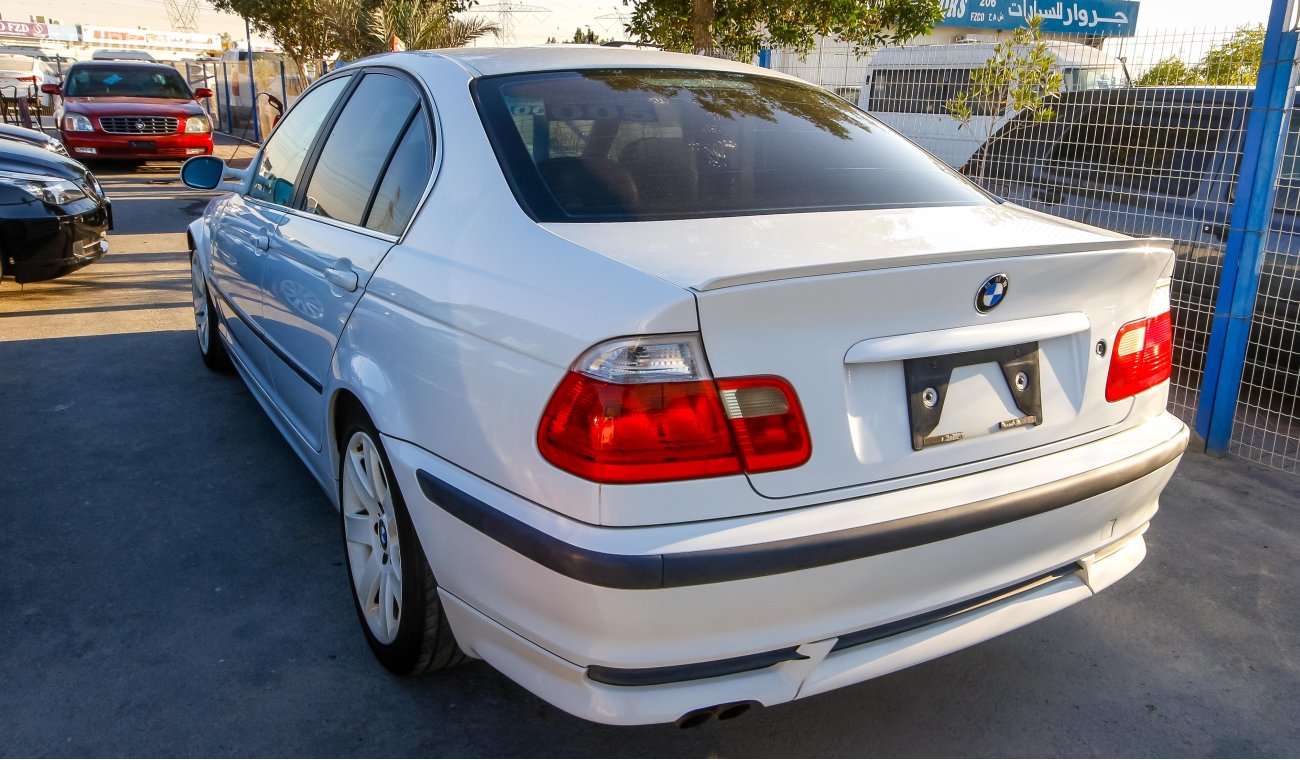 BMW 323 i