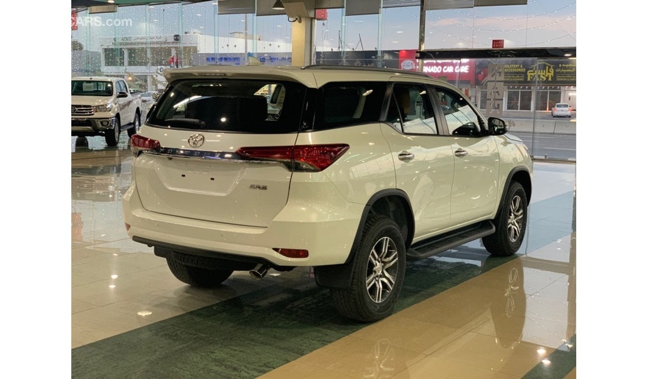 Toyota Fortuner V4 MY2020 WITH REAR SCREENS  ( WARRANTY / SERVICES )