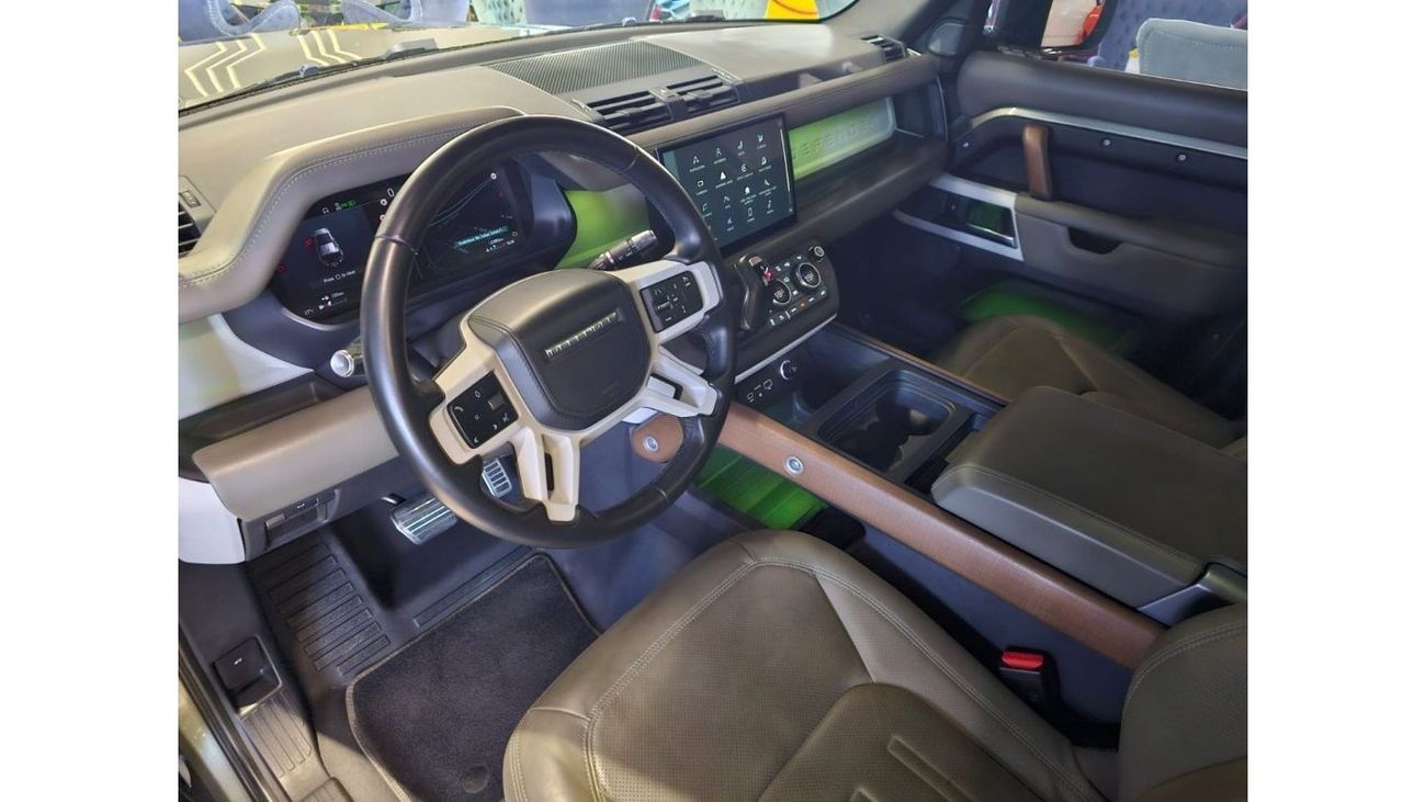 Land Rover Defender P400 110 HSE 3.0L (5 Seater) 2022 Defender P400-110HSE / UNIQUE COLOR/ Warranty and service contract