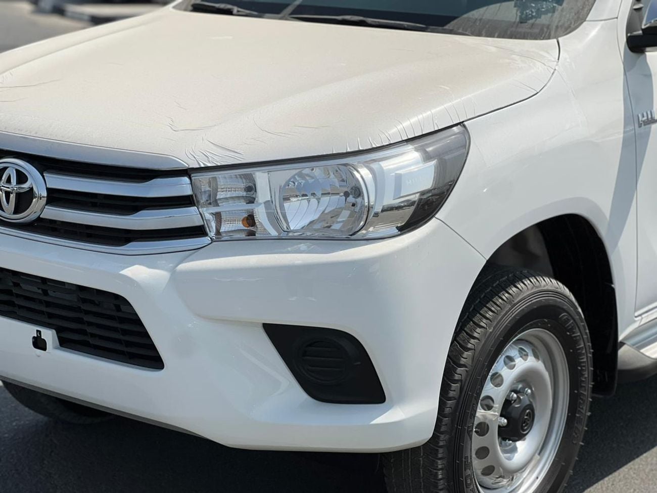Toyota Hilux DLX EXPORT ONLY - TOYOTA HILUX 2.7L A/T (Red Interior)