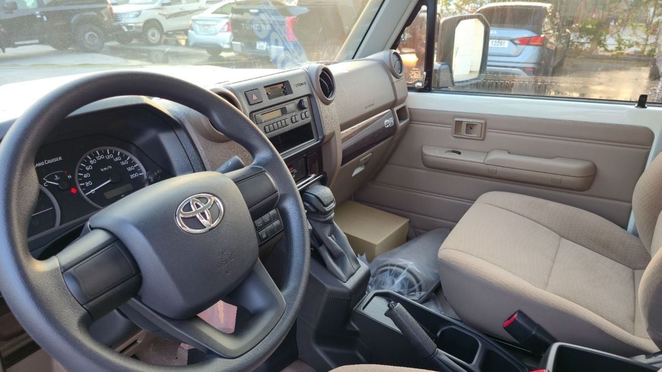 Toyota Land Cruiser Pick Up TOYOTA LC 79 S/C A/T 2.8L DSL MODEL YEAR 2025 WHITE(WITH DIFFIRENTIAL LOCK)