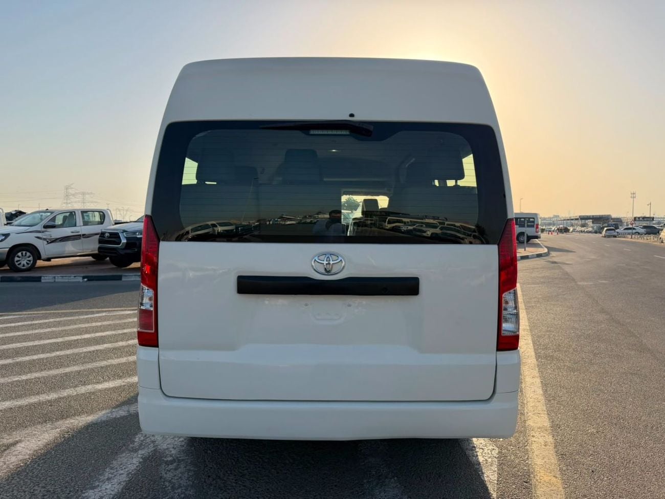 تويوتا هاياس 2020 Toyota Hiace 3.5L V6 GCC- Passenger - Patrol - Manual - 13 Seater - No Accident