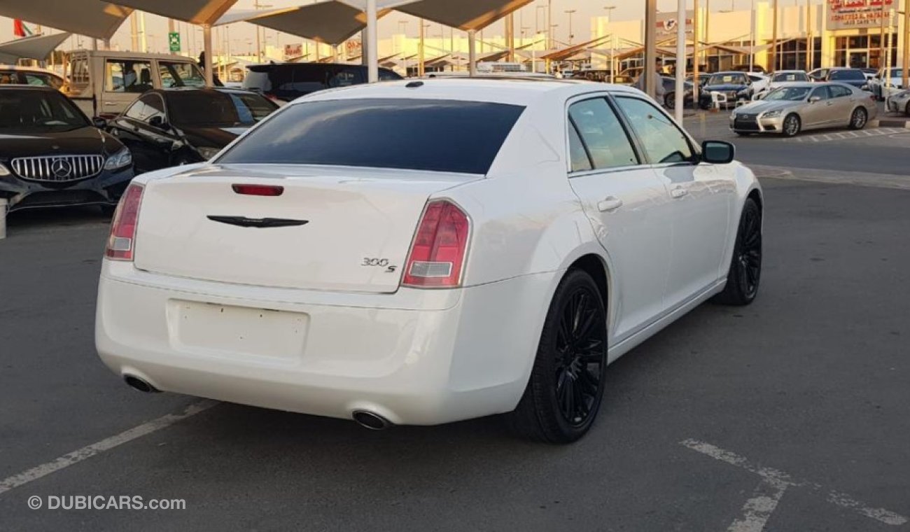 Chrysler 300s CRYSRAL MODEL 2013 CAR PERFECT CONDITION FULL OPTION PANORAMIC ROOF LEATHER SEATS NAVIGATION BLUETOO