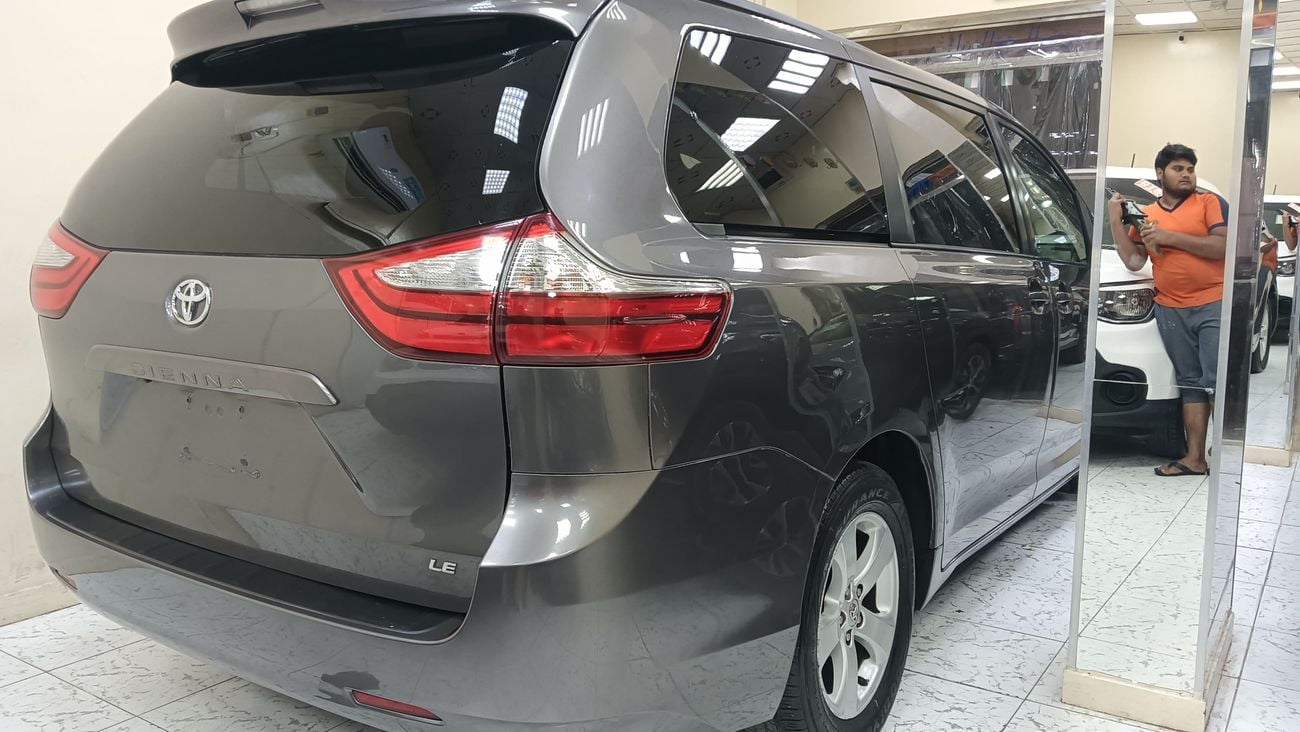 Toyota Sienna LE