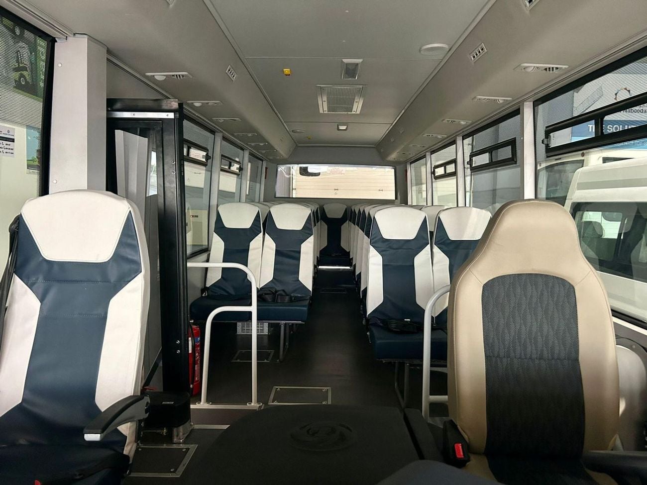 اشوك ليلاند Gazl 3.0L DIESEL 26 SEATER MANUAL TRANSMISSION