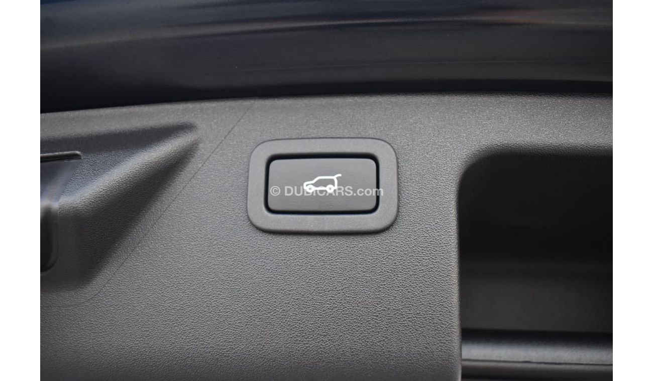 Land Rover Discovery diesel right hand drive 2.0L year 2018 black color