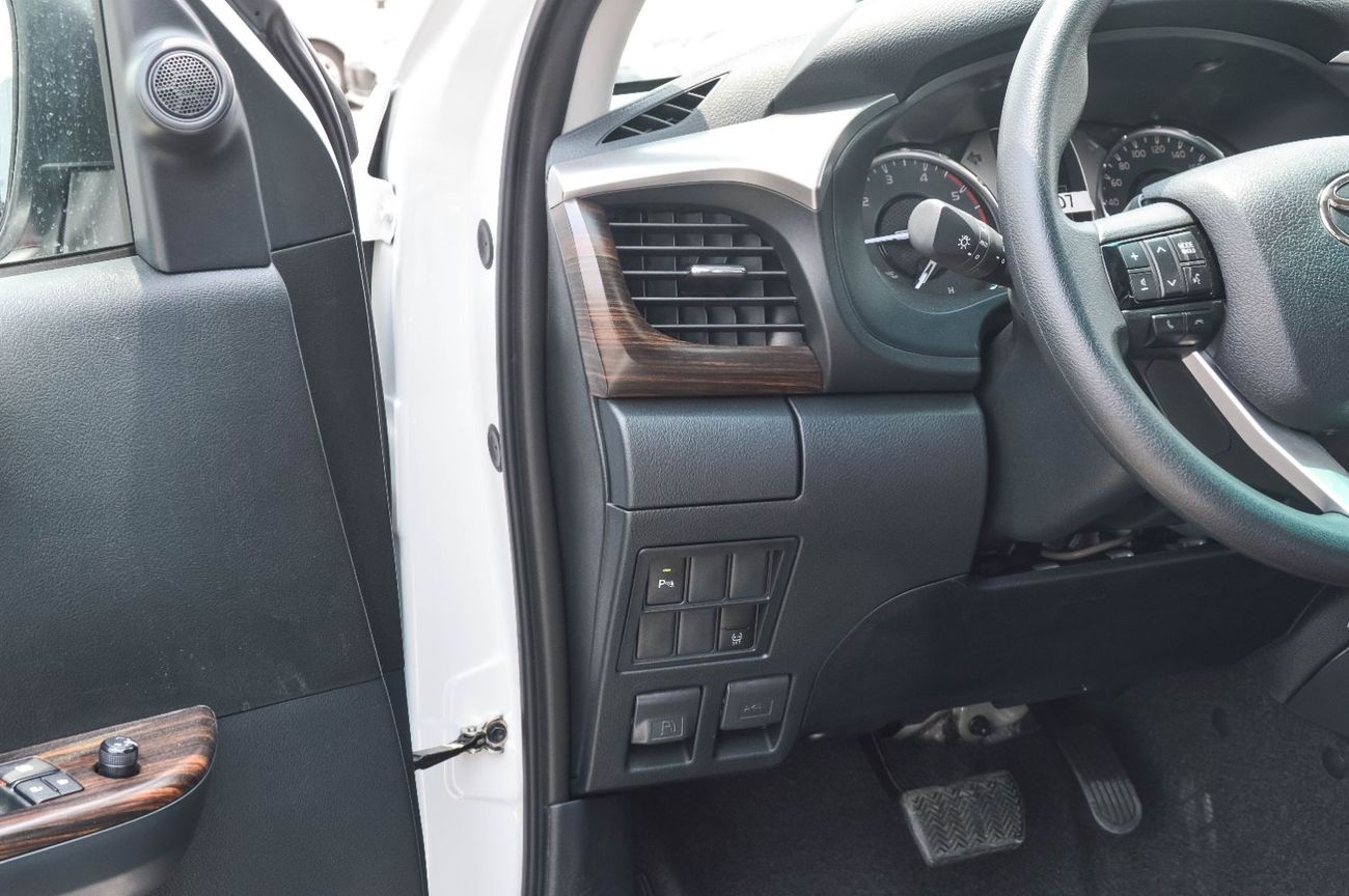 Toyota Hilux TOYOTA HILUX 2.4L 4WD DIESEL PICKUP 2025