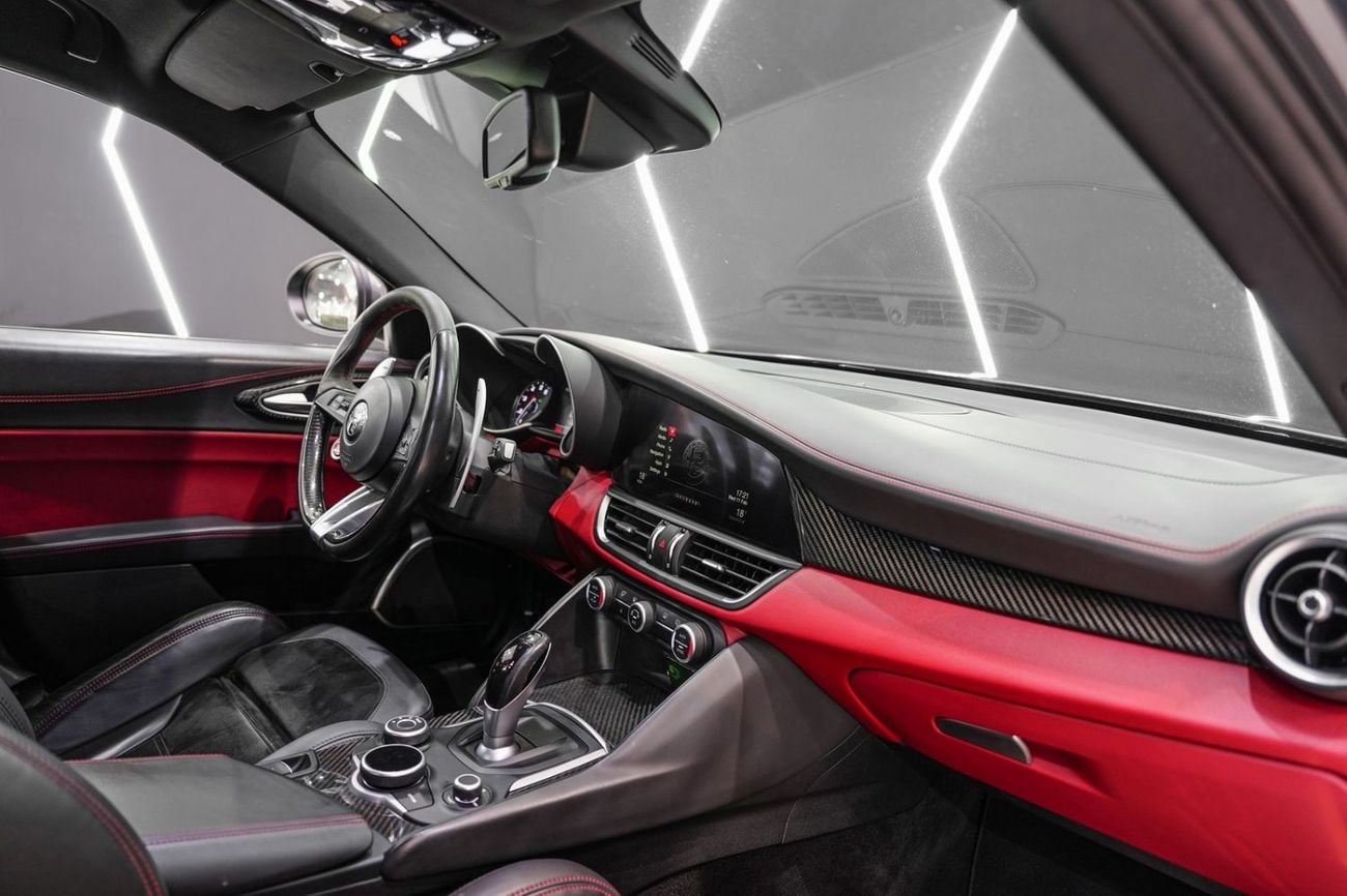 Alfa Romeo Giulia QUADRIFOGLIO 2018 Alfa Romeo Giulia Quadrifoglio, Carbon Trim, Harman/Kardon Audio, Sport Package, GCC Specs!!