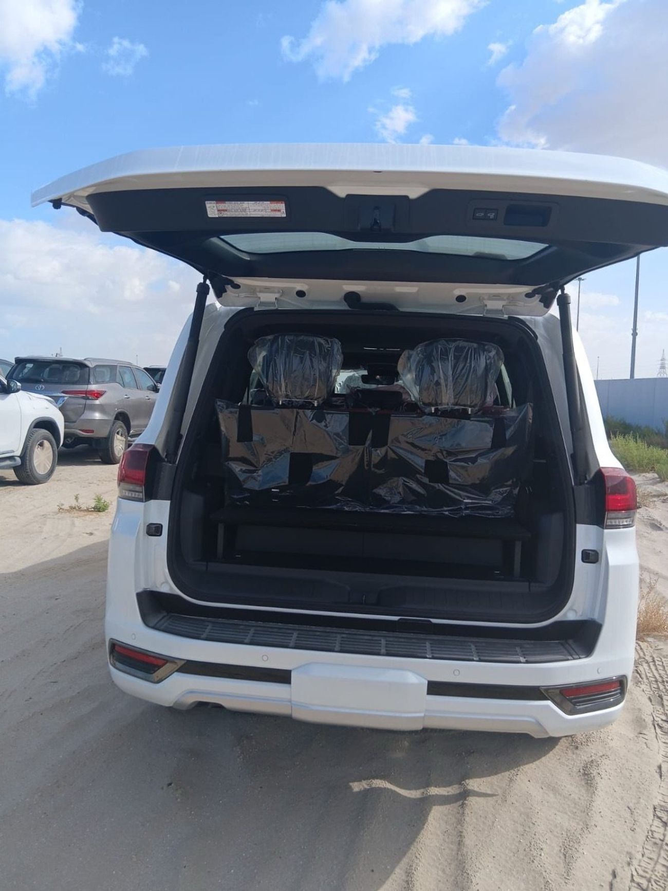 Toyota Land Cruiser 3.5T VXR Hybrid