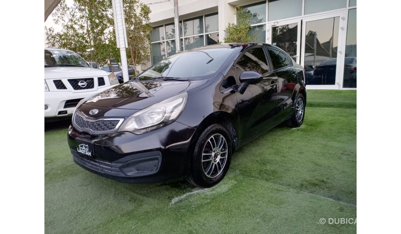 Kia Rio Gulf model 2013, black color, without accidents, wheels in excellent condition, you do not need any