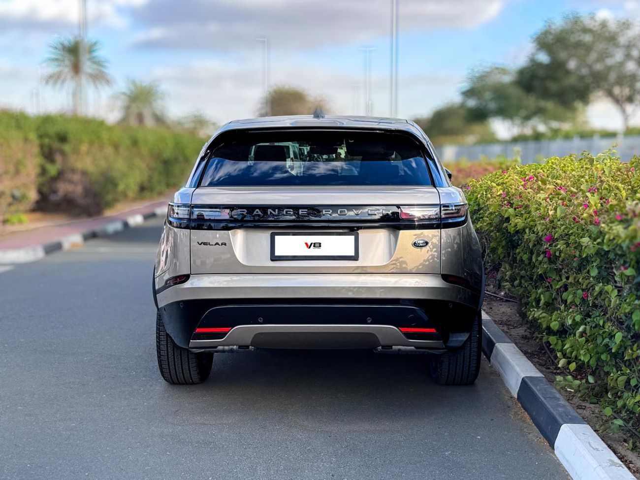 Land Rover Range Rover Velar Land Rover Range Rover Velar 2026 Automatic 0 Km 4 Cylinder All Wheel Drive (AWD) SUV Gold