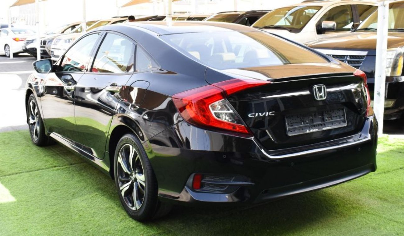 Honda Civic Gulf model 2019, cruise control, wheels, sensors, camera, screen, in excellent condition. You do not