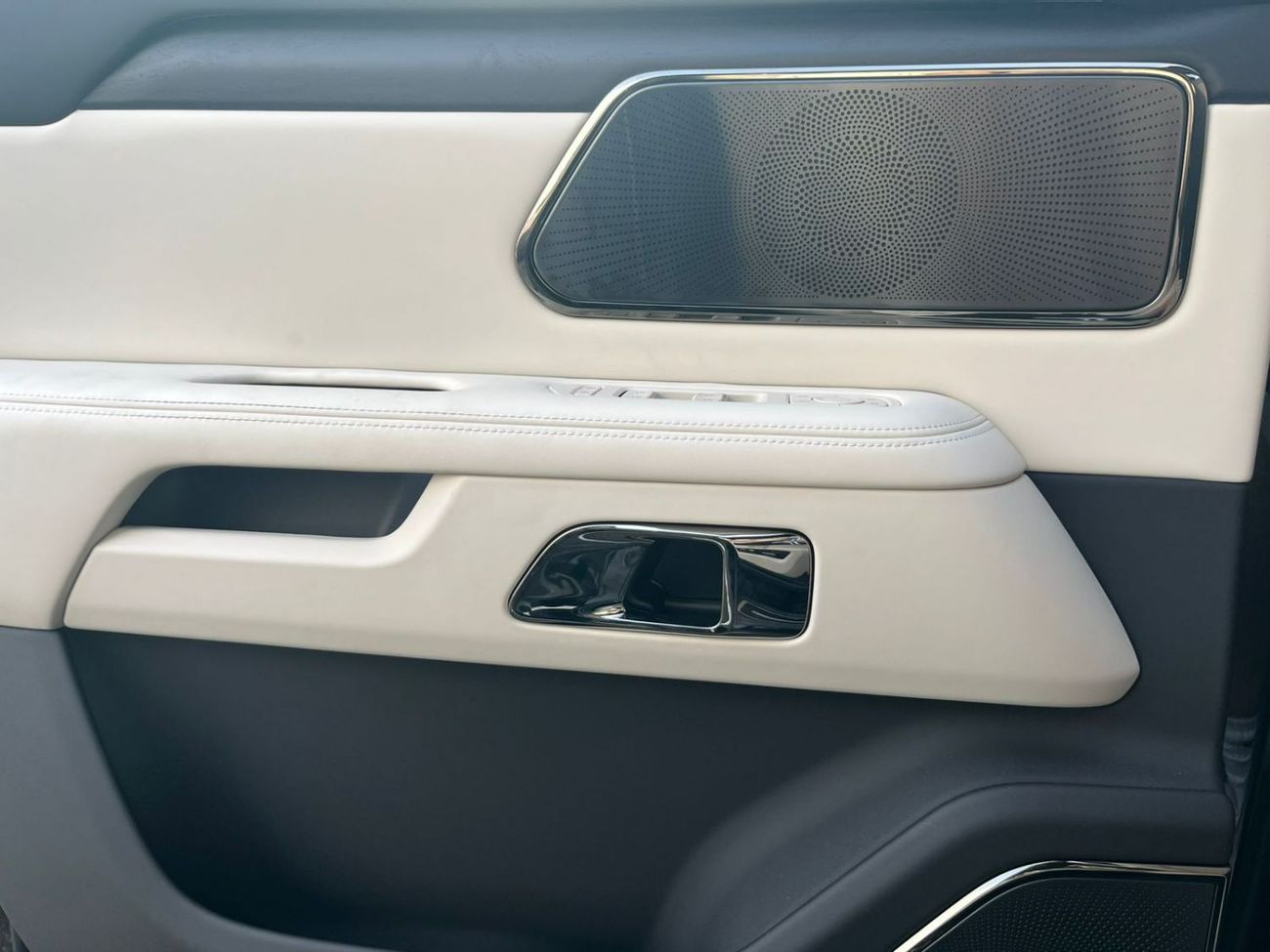 ROX 01 Rox 01 vip 1.5L Turbo + Plug-in Hybrid AWD Model 2025