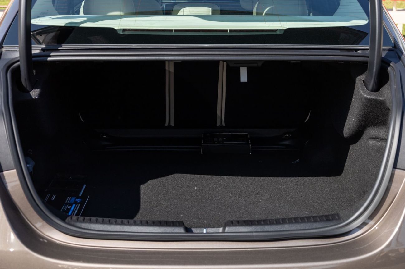 Mercedes-Benz E200 2.0L