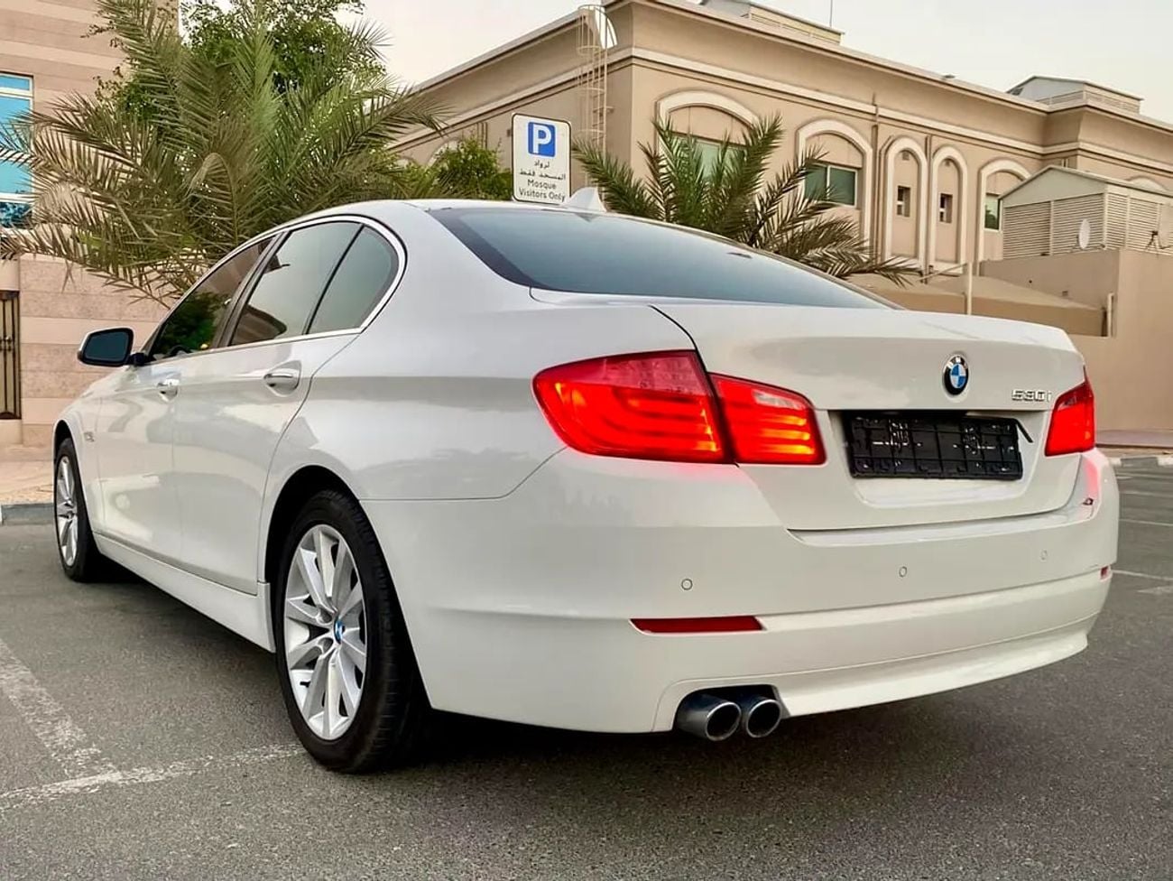 بي أم دبليو 530i 530i ||FULL OPTION || 6 cylinder|| accident free|| original paint ||GCC SPECS