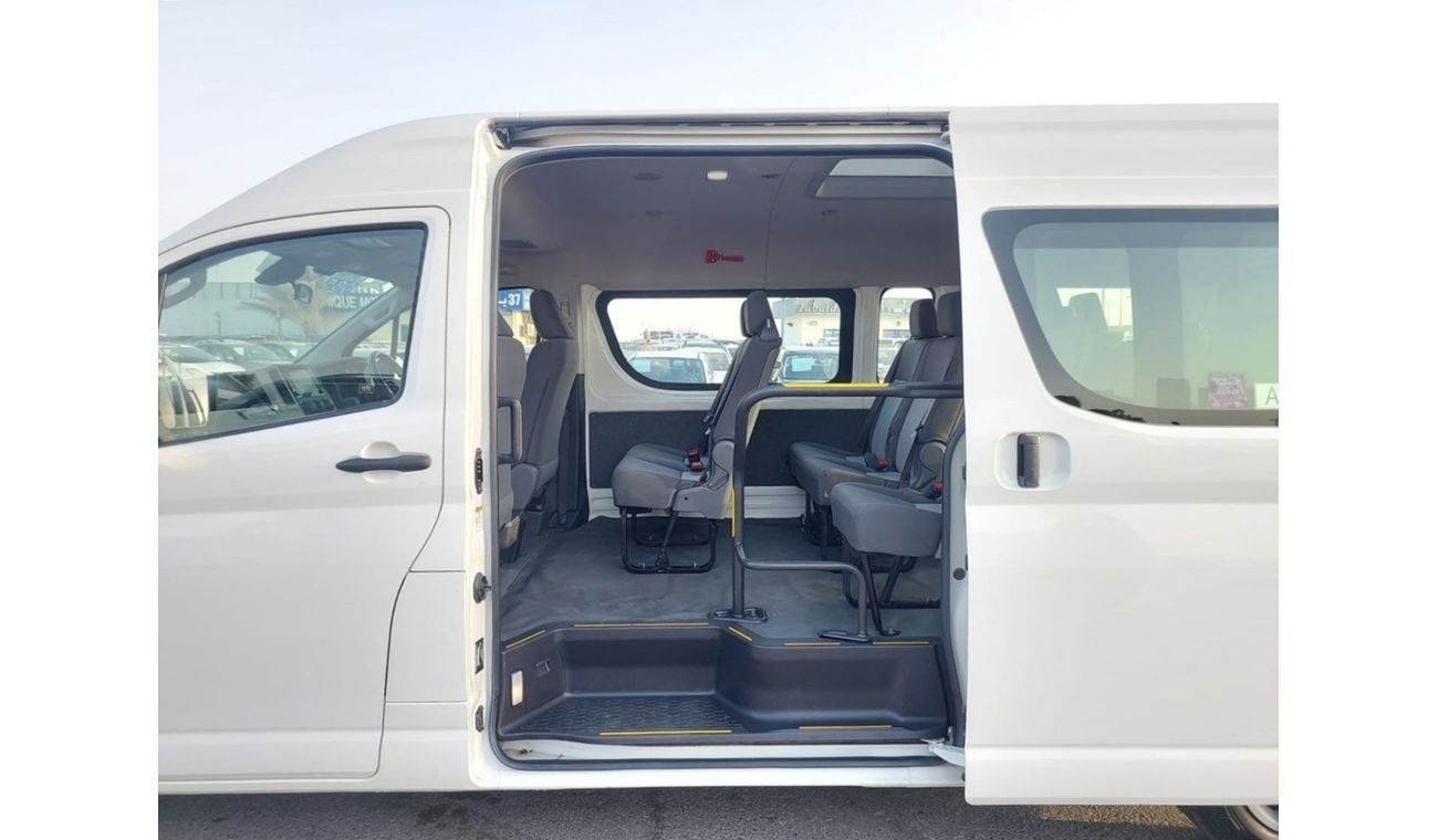 Toyota Hiace TOYOTA HIACE COMMUTER VAN RHD 2019 MODEL 2.8 L DIESEL AUTOMATIC(PM01938)