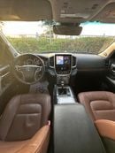 تويوتا لاند كروزر VXR GRAND TOURING V8 5.7L / GCC / VERY GOOD CONDITION / NO ACCIDENT