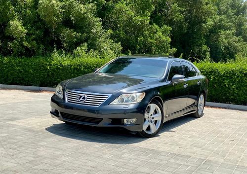 لكزس LS 460 السياره بحاله ممتازه جدا لا تحتاج إلى أي مصاريف