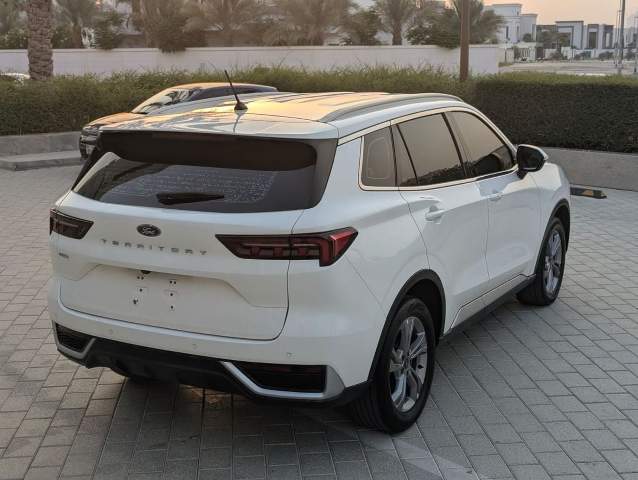 فورد تيريتوري TITANIUM