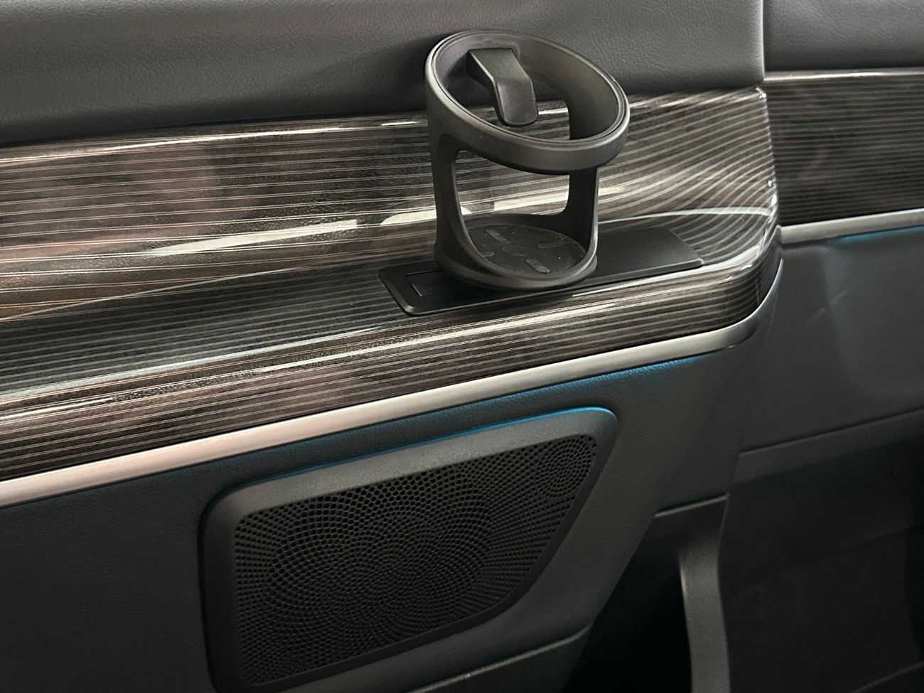 Mercedes-Benz V 250 Std 2.1L MERCEDES V-250 GCC 2024 ORGINAL PAINT // LOW MILEAGE // PERFECT CONDITION