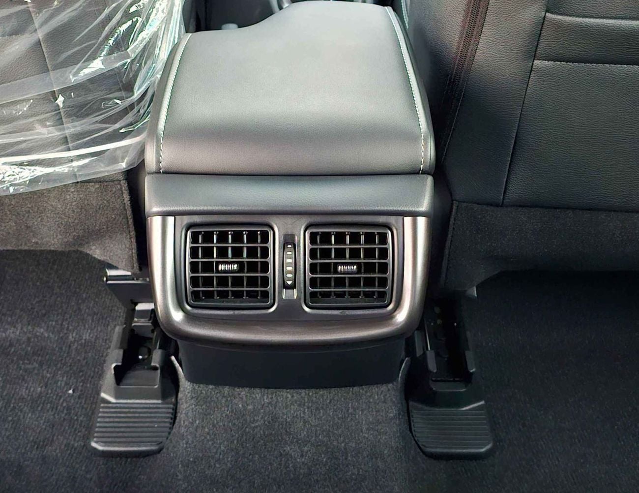 تويوتا هيلوكس GR SPORT DUAL TONE /4.0L V6 PETROL / BLIND SPOT / 360*CAMERA / DRIVER PWR SEATS (CODE#H4GRY)