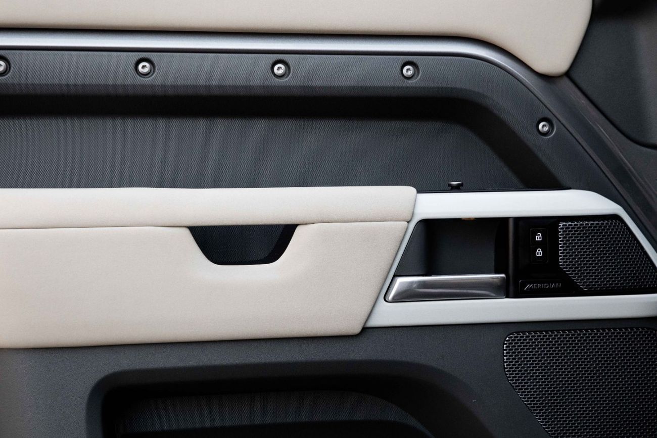 لاند روفر ديفندر 110 SE | 5,248 P.M | 0% Downpayment | Agency Warranty!