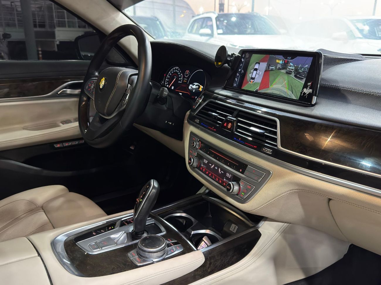 بي أم دبليو 750i 