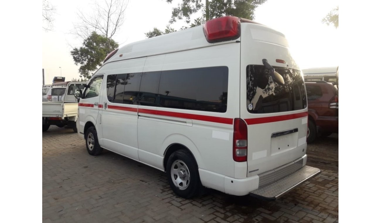 تويوتا هاياس Hiace ambulance van