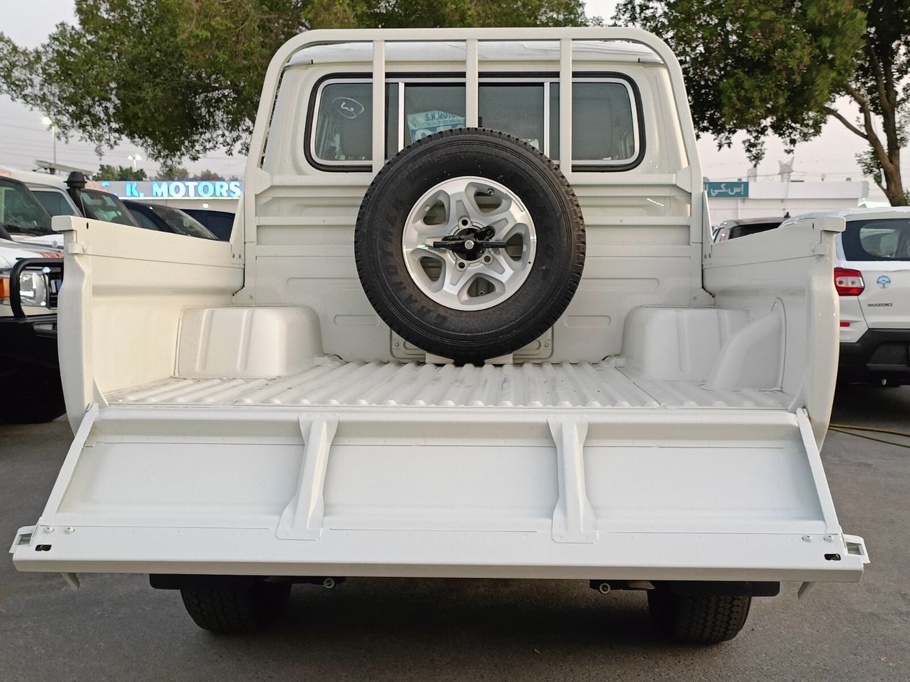 Toyota Land Cruiser Pick Up 4.5L,V8,DIESEL,DOUBLE/CABIN,DIFF/LOCK,OVER FENDER,WINCH,PICKUP,POWER WINDOW,FULL OPTION,MT,2022MY