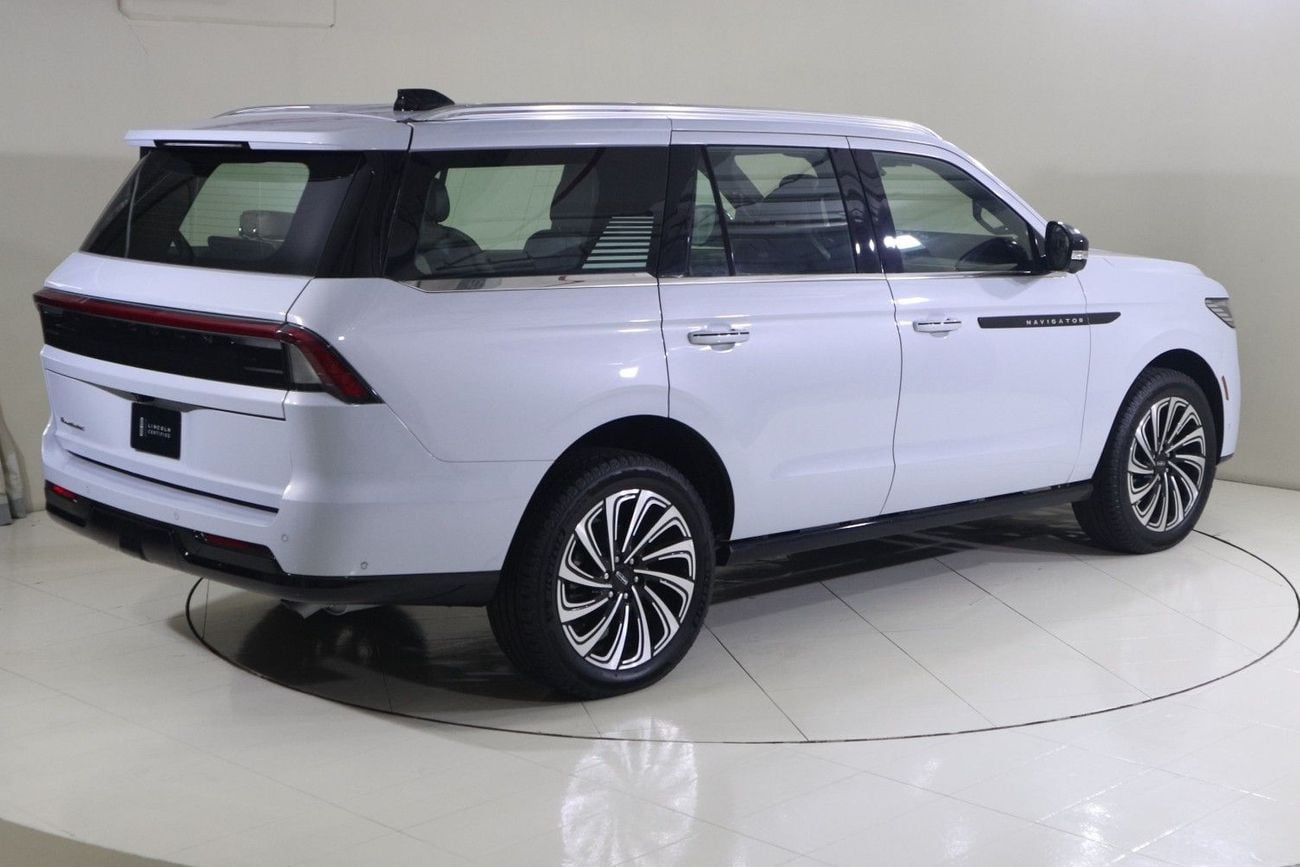 Lincoln Navigator Presidential 3.5L N1925 / AL TAYER MOTORS / AL QOUZ SHOWROOM