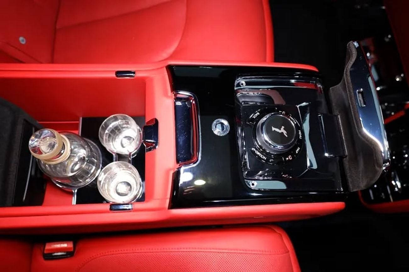 Rolls-Royce Cullinan Black Badge Kit, FACELIFT, Bespoke Audio, Executive Rear Seats w/ Entertainment, GCC!!