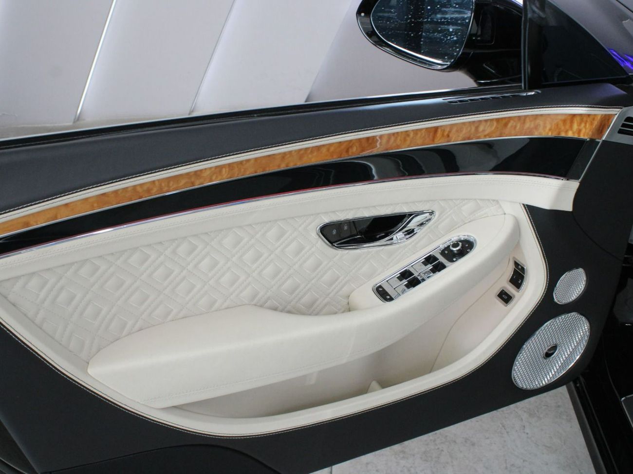 Bentley Continental GT 6.0L W12 (626 HP)