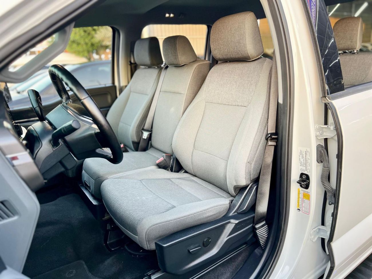 فورد F 150 XLT 5.0L Crew Cab Utility warranty one year bank financie available