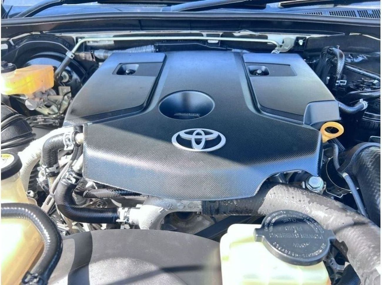 تويوتا هيلوكس diesel 2.8 liter automatic gear right hand with back camera push start