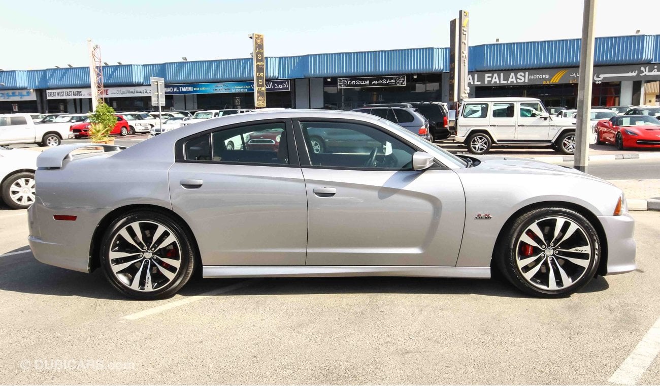 Dodge Charger SRT8 HEMI 6.4L