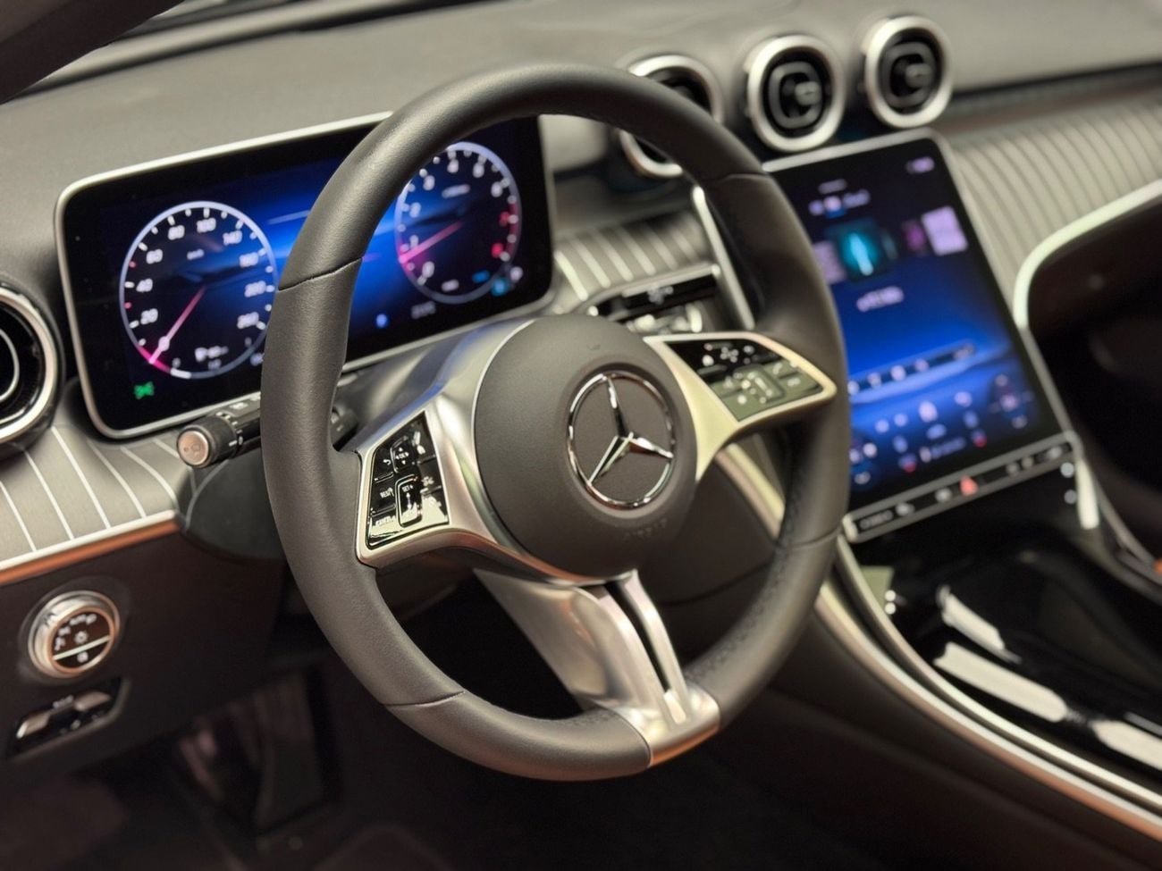 Mercedes-Benz C 200 Premium 2.0L Premium 1.5L