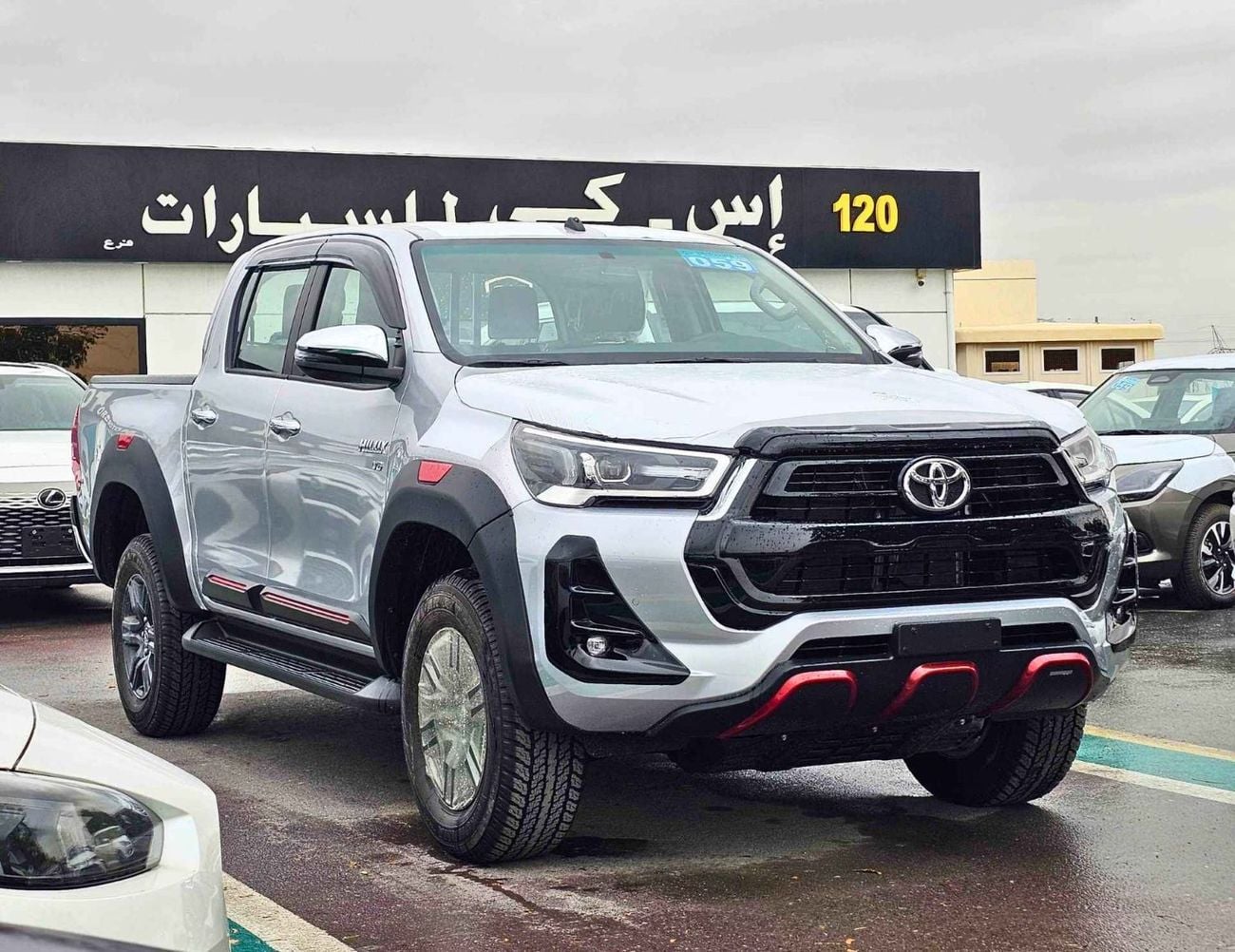 تويوتا هيلوكس SR5 TRD WOOD INTERIOR W VISOR / 4.0L PETROL V6 4WD / BLIND SPOT /REAR CHROME BUMPER / DVD+CAMERA (CO