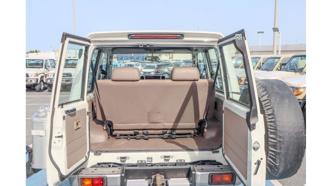تويوتا لاند كروزر 70 2021 Toyota Land Cruiser 70 3Doors 4.0L Petrol  150000/-AED for local
