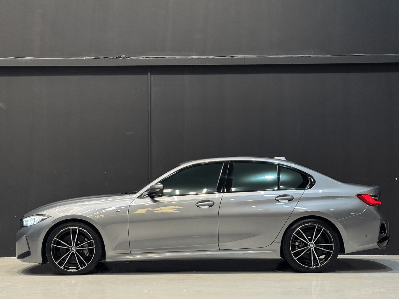 BMW 330i M SPORT