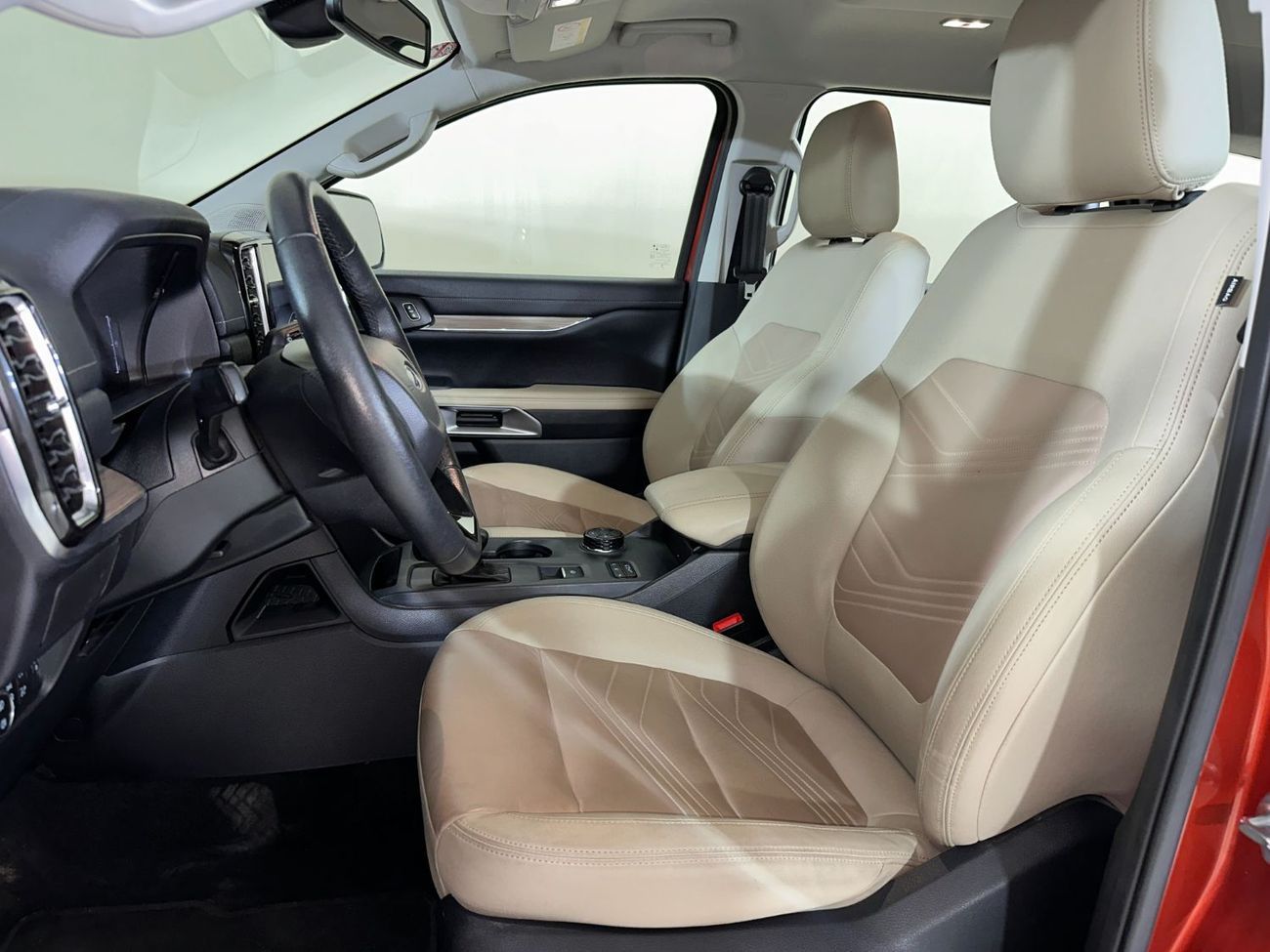 Ford Everest XLT EVR424 /AL TAYER MOTORS AL QOUZ SHOWROOM