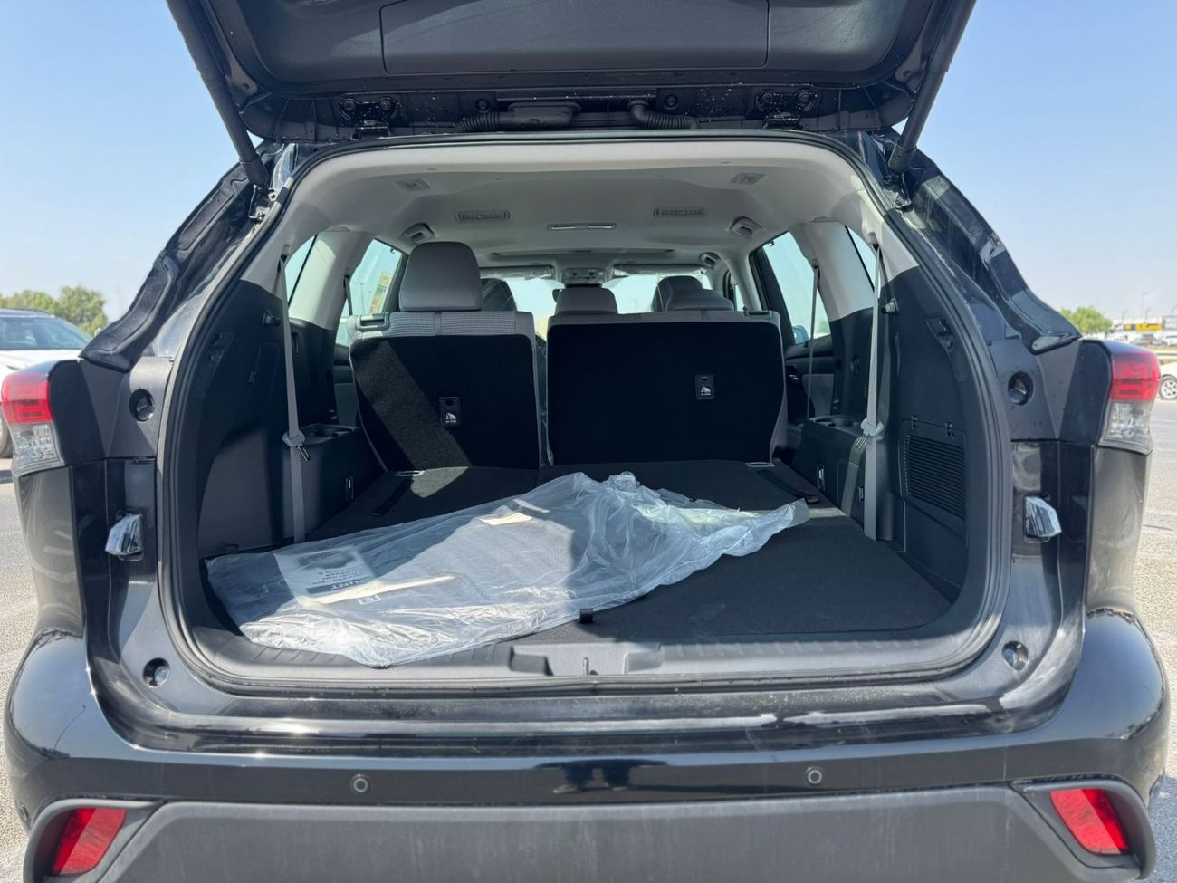 Toyota Highlander TOYOTA HIGHLANDER 2.5L 2025 GCC BLACK HEV