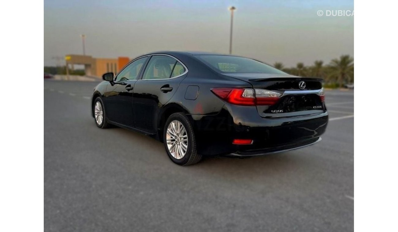 Lexus ES350 New Year's Opportunity Es350 Gulf model 2018. Guarantee the car's chassis is in good condition witho