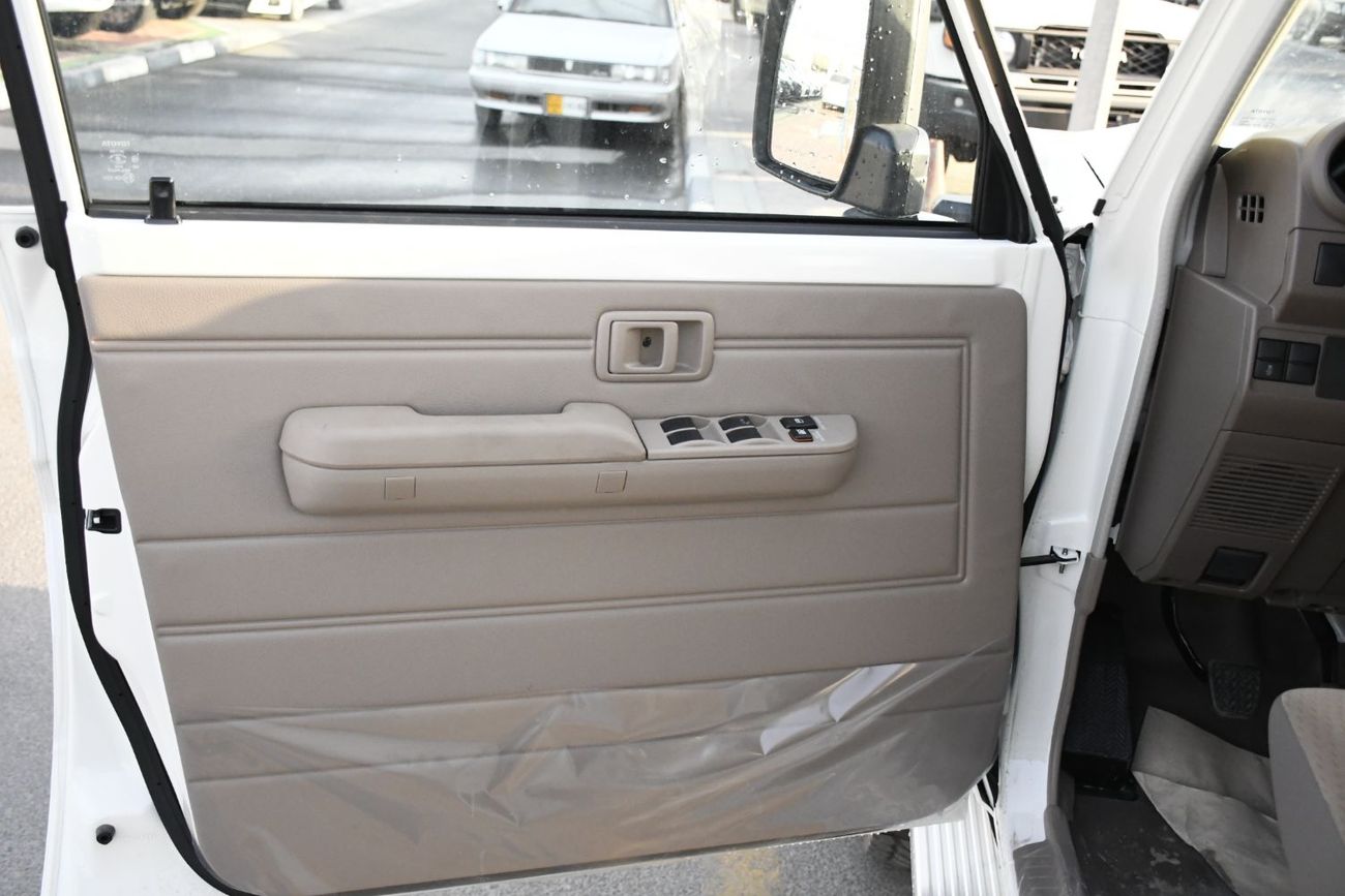 Toyota Land Cruiser Pick Up 79 series 2.8L Manual  Diesel Double Cap