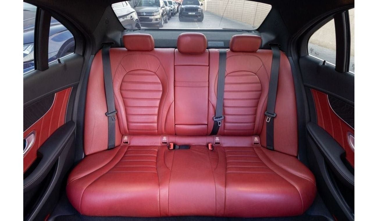 مرسيدس بنز C 200 Mercedes-Benz C200 AMG Premium + 2020 GCC under Agency Warranty and Service Contract  w